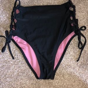 High-waisted swimsuit bottom